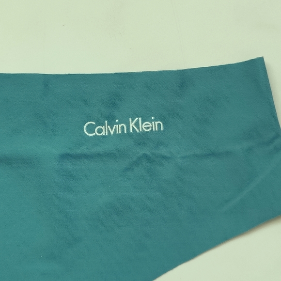 NWOT CALVIN KLEIN INVISIBLES THONG PANTY IN BLUE AMBIENCE SIZE EXTRA LARGE - Picture 3 of 4